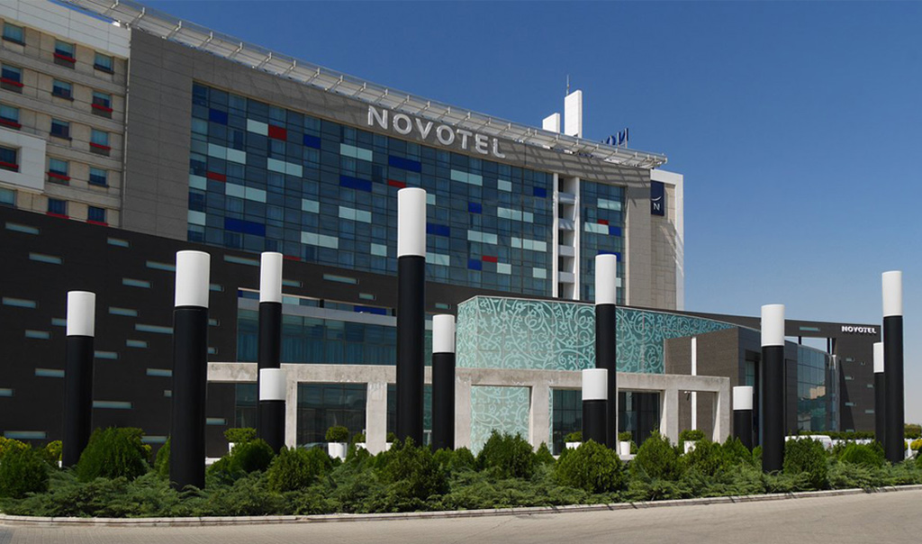 Ibis A Novotel Hotel vensglass 1 - هتل فرودگاه امام خمینی- Ibis Novotel